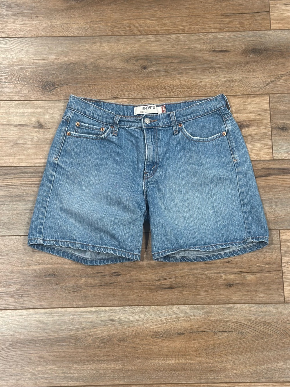 LEVI’S Classic Medium Wash Vintage 2000s 515 Relaxed Fit Jean Shorts | Size 12